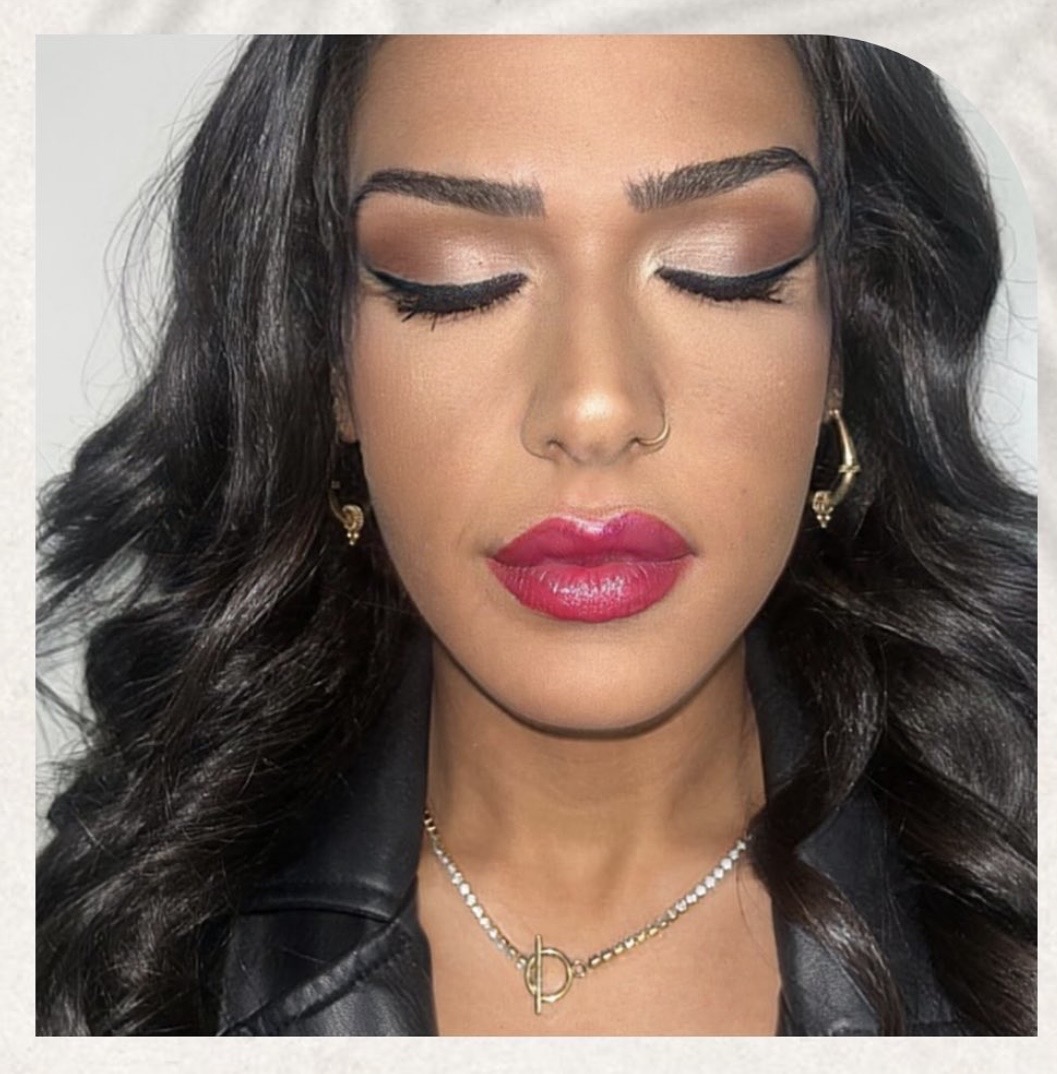 Glam make-up met een rode lip